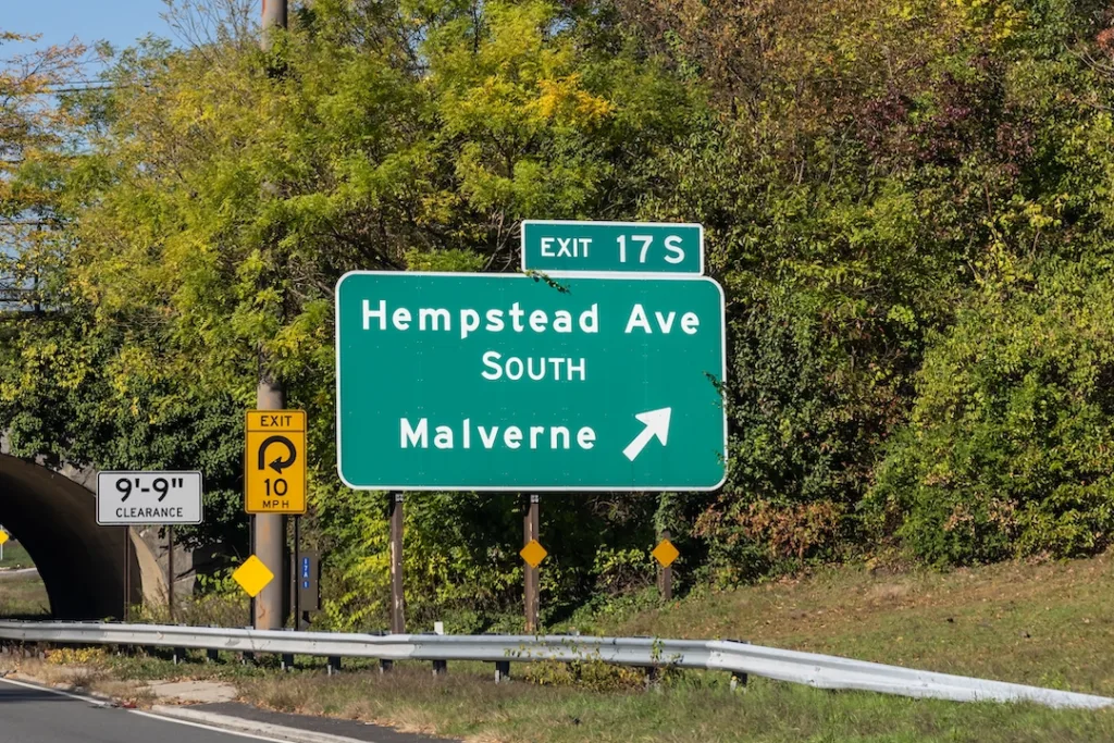 exit sign on the Southern State Parkway on Long Island, New York for 17 S South Hempstead Ave toward Malverne.